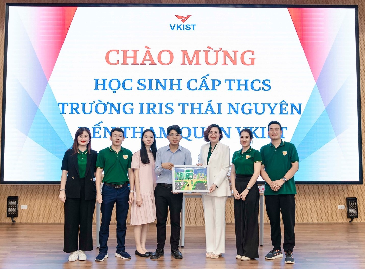 VKIST đón học sinh  IRIS Thái Nguyến cấp THCS đến tham quan và trải nghiệm khoa học