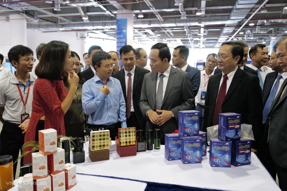 Phó thủ tướng Trần Lưu Quang tham quan triển lãm Techconnect 2023