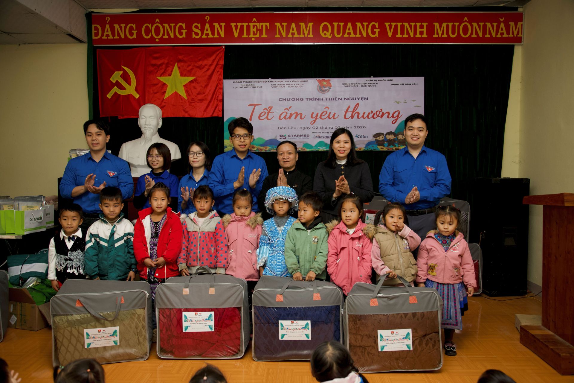 Đoàn Thanh niên Bộ Khoa học và Công nghệ tổ chức chương trình “Tết Ấm Yêu Thương” tại xã Bản Lầu, tỉnh Lào Cai