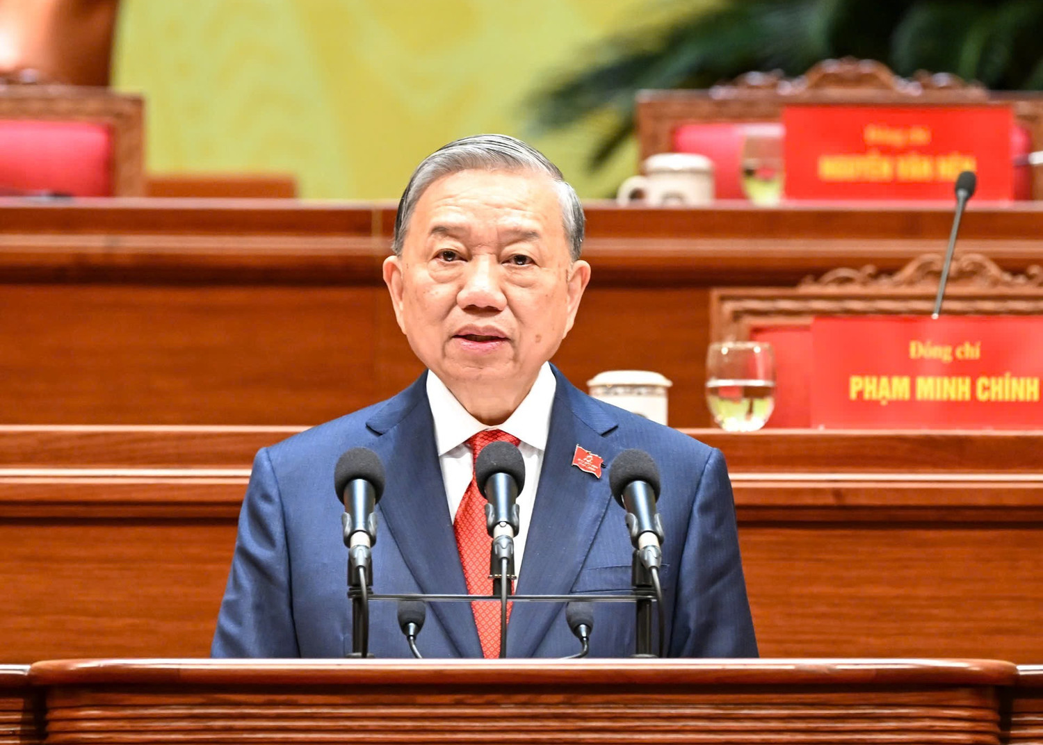 "Vững bước dưới cờ Đảng"