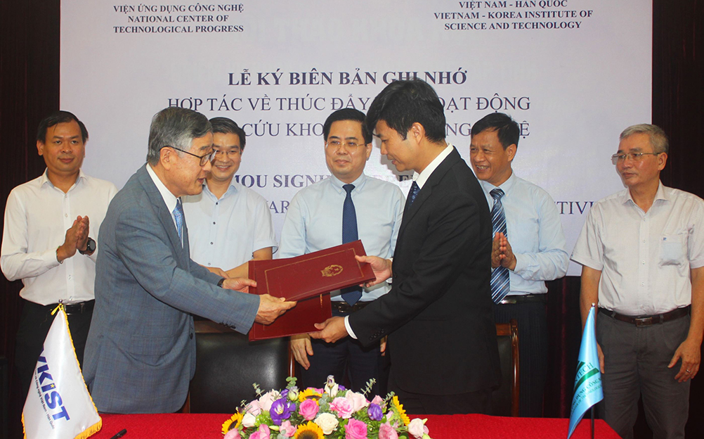 Signing Ceremony of the Memorandum of Understanding on the strategic cooperation toward promoting research activities