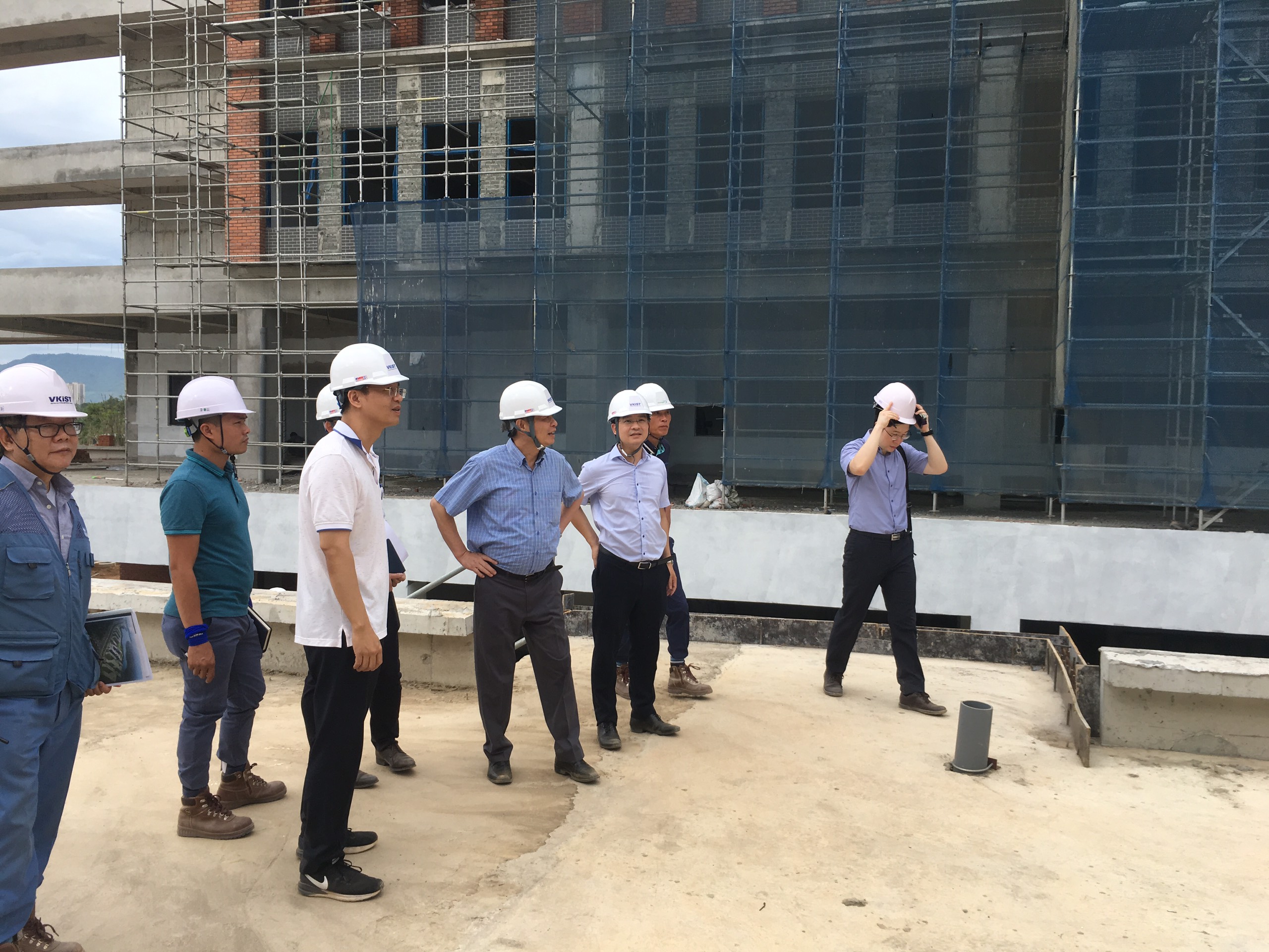 Thứ trưởng Bộ Khoa học và Công nghệ kiểm tra công trường Viện VKIST