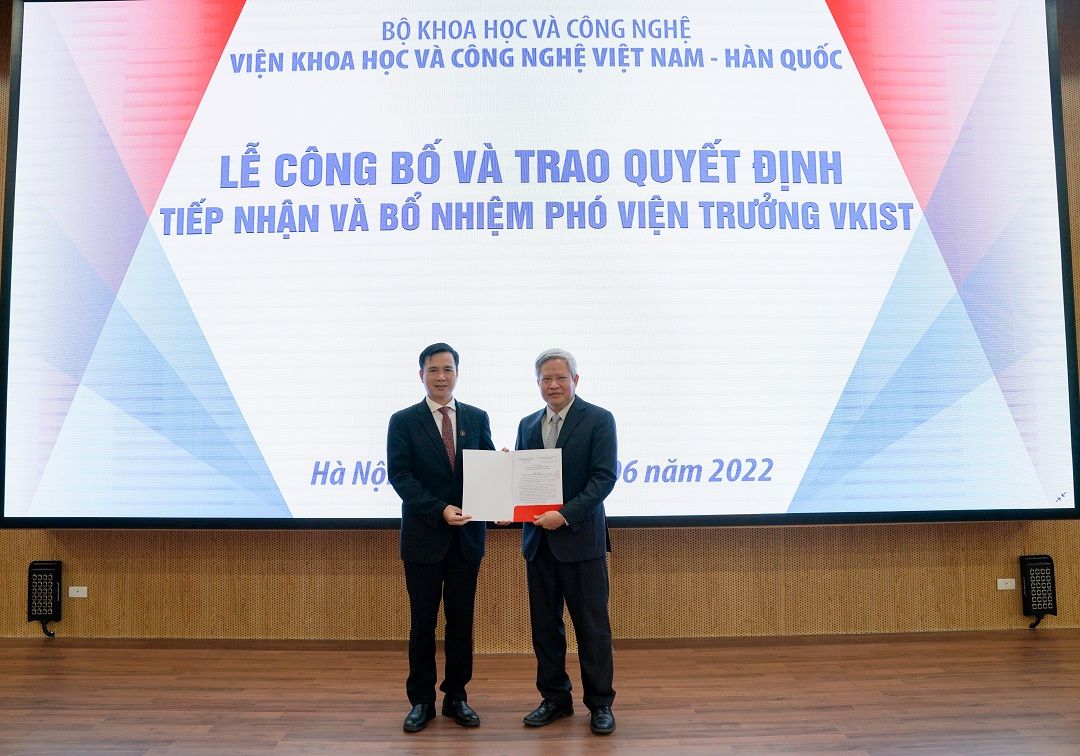 Ceremony to announce and award Decision on appointment of new VKIST Vice President