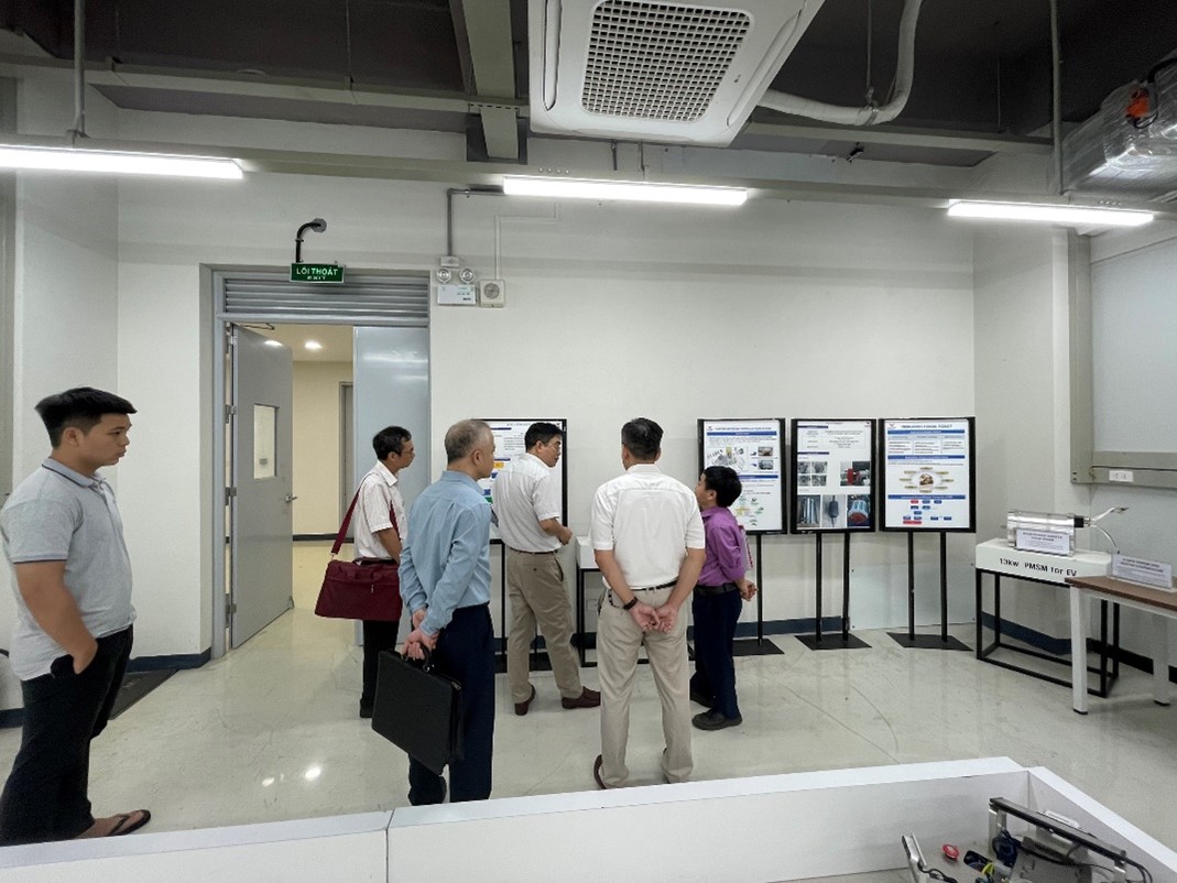Họp Tổ chuyên gia thẩm định sản phẩm đối với nhiệm vụ KHCN cấp Bộ “Nghiên cứu phát triển công cụ tính toán, mô phỏng cho thiết kế động cơ điện đồng bộ nam châm vĩnh cửu (PMSM)” do VKIST là đơn vị chủ trì.