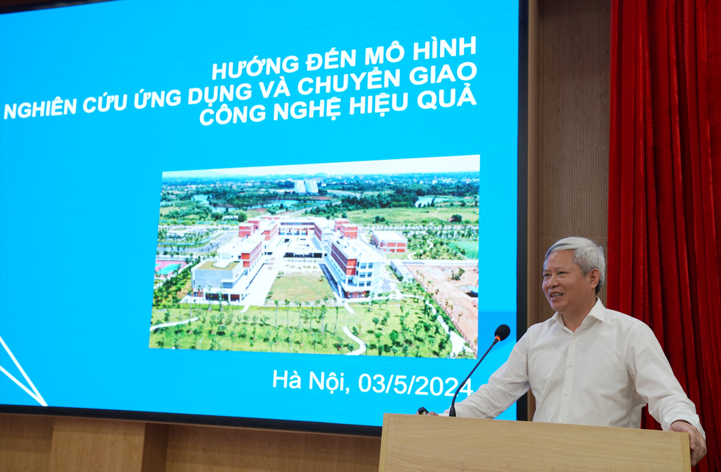 Lớp bồi dưỡng theo tiêu chuẩn chức danh nghiên cứu khoa học - Khóa 2 tham quan thực tế tại Viện VKIST