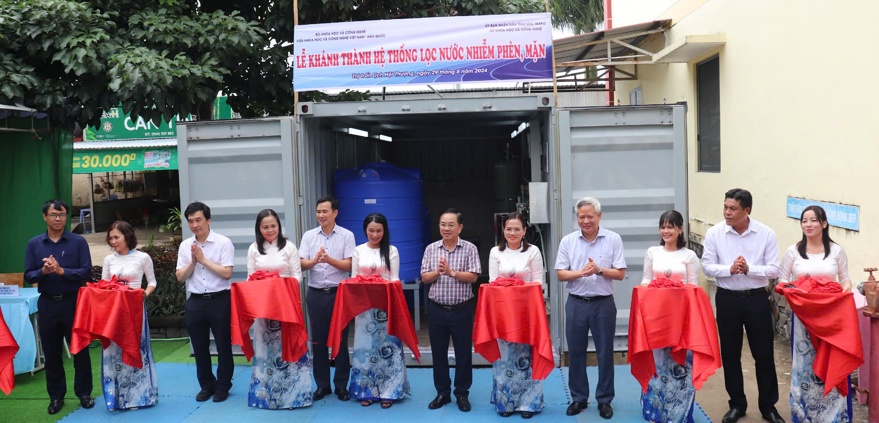 Bộ KH&CN trao tặng hệ thống cung cấp nước uống cho Trường Dân tộc nội trú ở Sóc Trăng