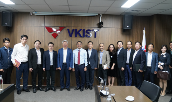Thứ trưởng Thường trực Bộ Ngoại giao Nguyễn Minh Vũ thăm và làm việc tại Viện VKIST