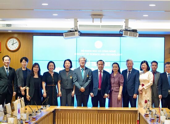 Tôn vinh những đóng góp cho hợp tác khoa học và công nghệ Việt Nam - Hàn Quốc