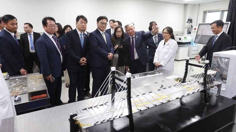 VKIST đón tiếp Chủ tịch Quốc hội Hàn Quốc Woo Won Sik và phu nhân tới thăm và làm việc