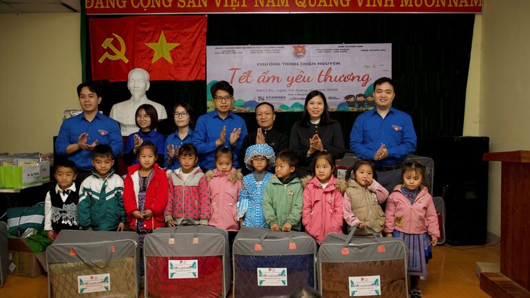 Đoàn Thanh niên Bộ Khoa học và Công nghệ tổ chức chương trình “Tết Ấm Yêu Thương” tại xã Bản Lầu, tỉnh Lào Cai