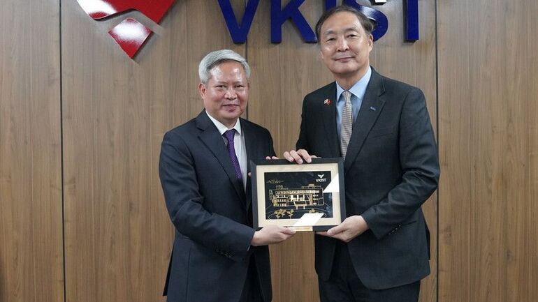 Chủ tịch KOICA Hàn Quốc đến thăm và làm việc với VKIST