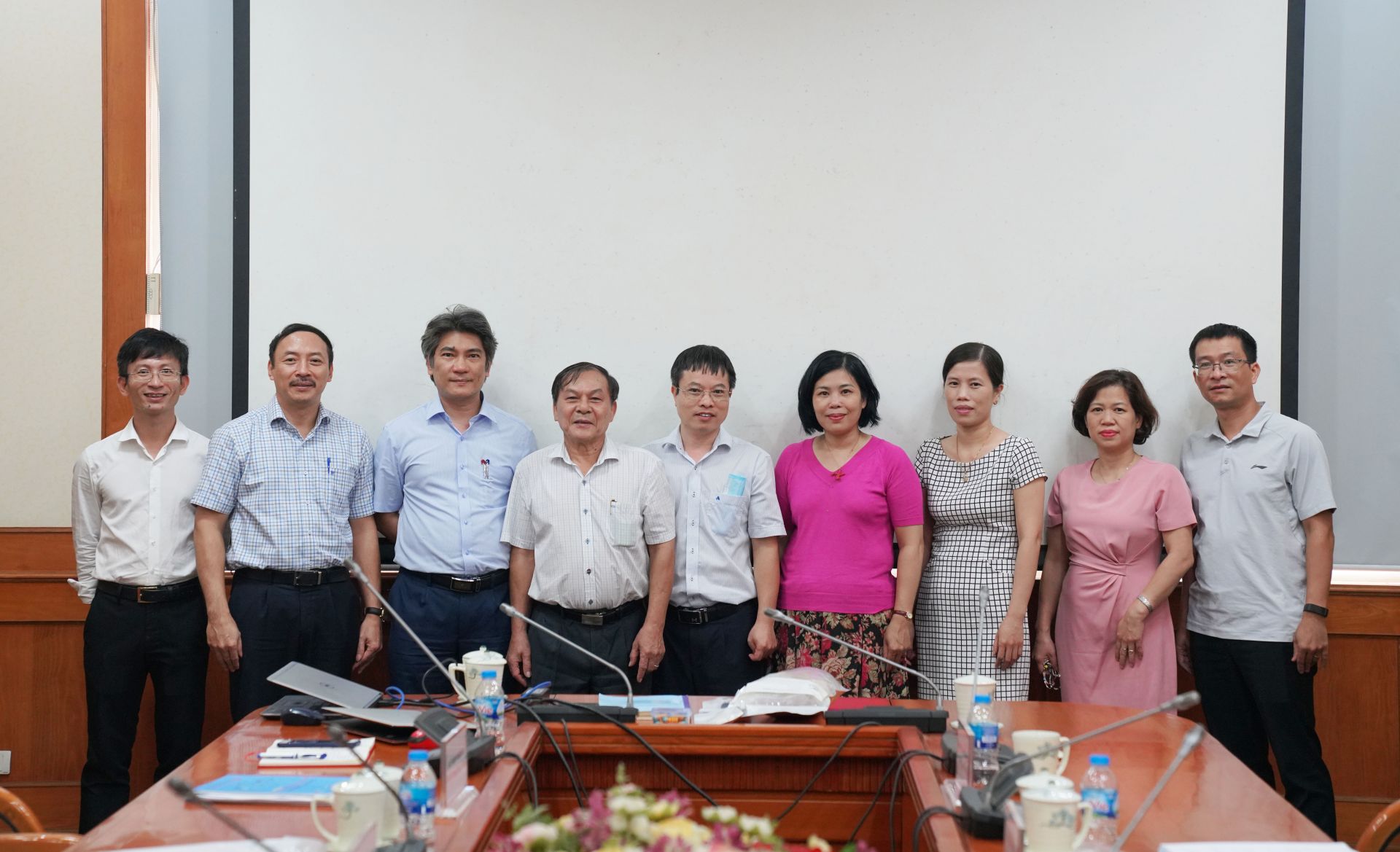 Nghiệm thu nhiệm vụ KH&CN cấp Bộ “Xác định hoạt chất chống viêm trong dược liệu hy thiêm để nghiên cứu nâng cao hiệu xuất chiết xuất hoạt chất từ dược liệu và nâng cấp tiêu chuẩn của các sản phẩm chứa hy thiêm”